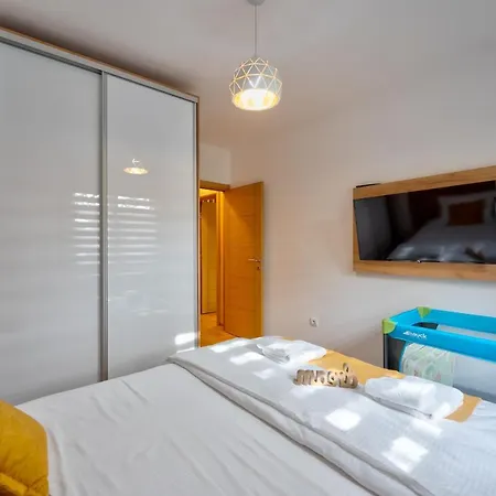 Lux Dijana * زلاتيبور